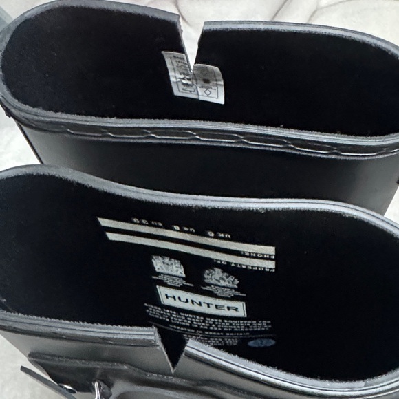 Hunter Women's Classic Black Rain Boots - Picture 2 of 8